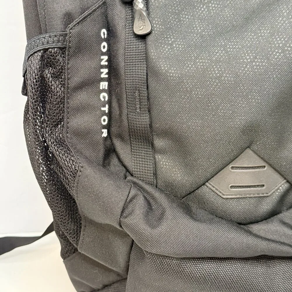 The North Face Connector Flex Vent 28L Black Backpack Zip Closure Logo Removed
